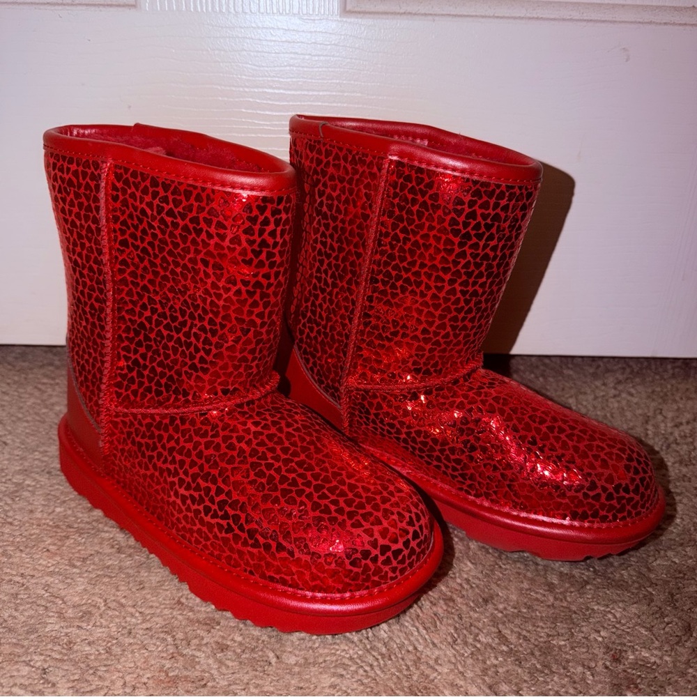 UGG Classic II Gel Hearts